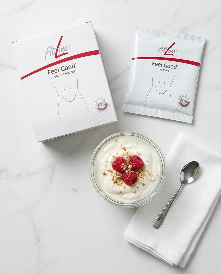 FitLine Feel Good Yoghurt mit einer Schale Naturjoghurt und Himbeeren